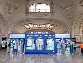 Vitrine des excellences gare des Bénédictins - Agrandir l'image (fenêtre modale)