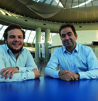 Les deux dirigeants de PowerLIM, Benoît Dumail et Adrien Danière, sont installés à une table sous la coupole d'ESTER Technopole.