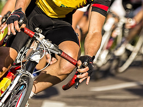peloton cycliste sur la route 