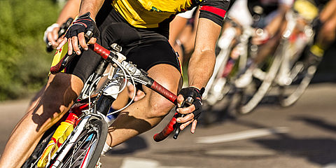 peloton cycliste sur la route 