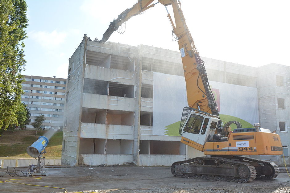 Déconstruction d'immeules en 2019 dans le quartier des Portes Ferrées à Limoges - Agrandir l'image (fenêtre modale)