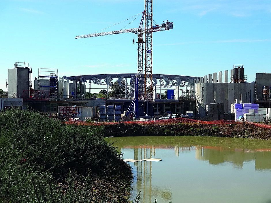Construction de la charpente de L'Aquapolis en 2013 - Agrandir l'image (fenêtre modale)