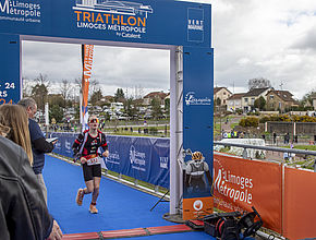3e édition du Triathlon Limoges Métropole, arrivée - Agrandir l'image (fenêtre modale)