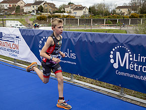 3e édition du Triathlon Limoges Métropole, arrivée enfants - Agrandir l'image (fenêtre modale)