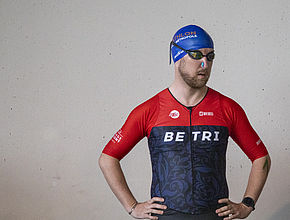 3e édition du Triathlon Limoges Métropole, un nageur attend le départ - Agrandir l'image (fenêtre modale)