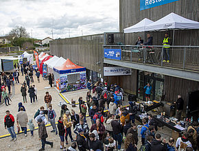 3e édition du Triathlon Limoges Métropole, public près de l'arrivée - Agrandir l'image (fenêtre modale)